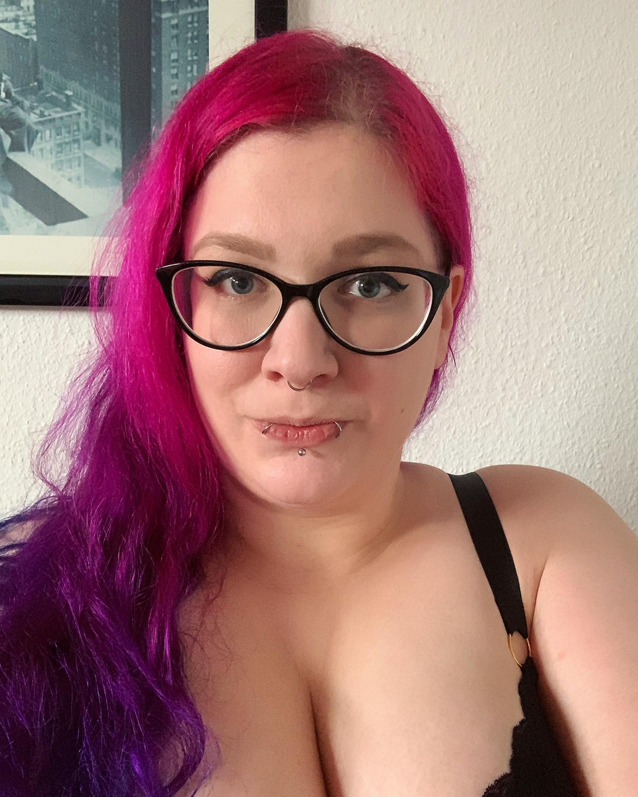 AbbyStrange — new, curvy creator from Frankfurt | Find Her OF
