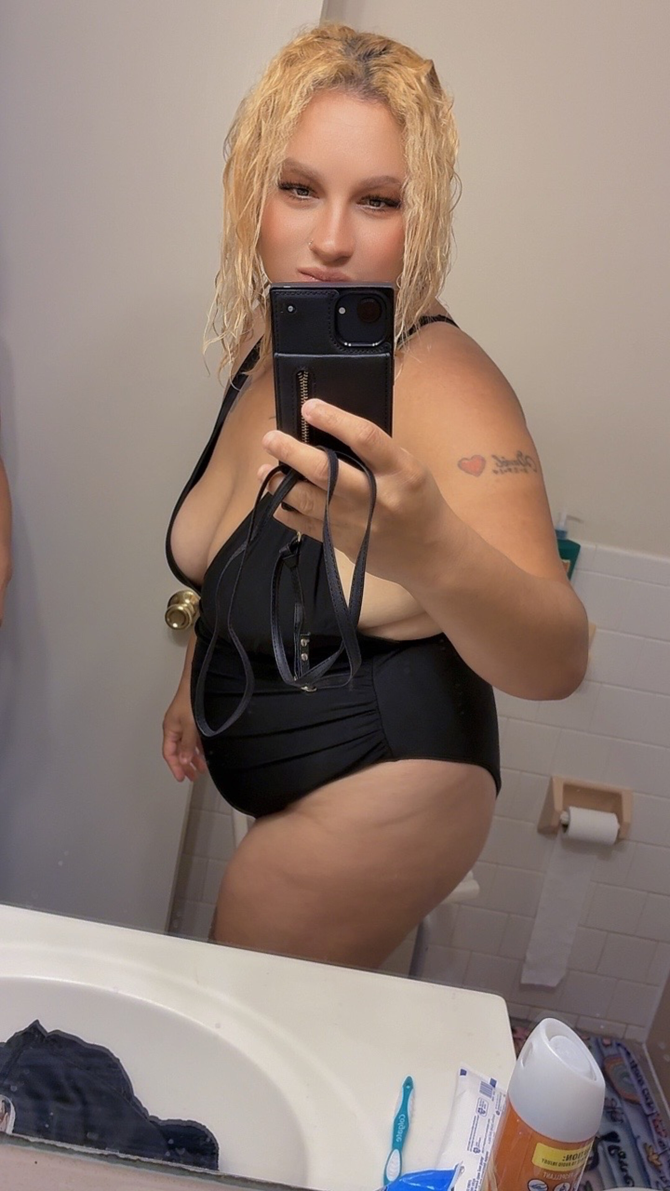 Angela torres — blonde, new creator from Lynn | Find Her OF