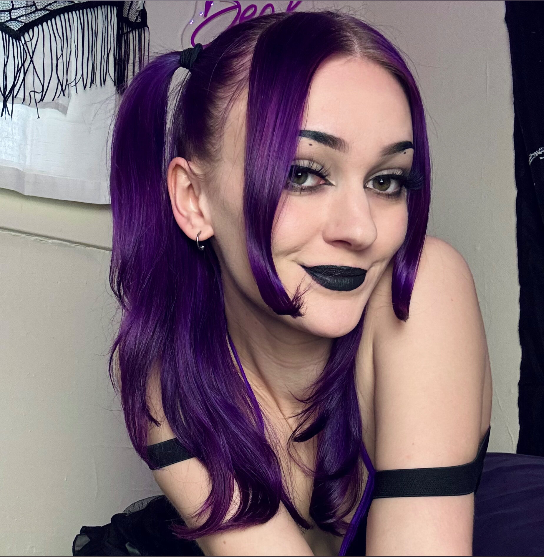 Bealz — bdsm, petite creator from Bari | Find Her OF
