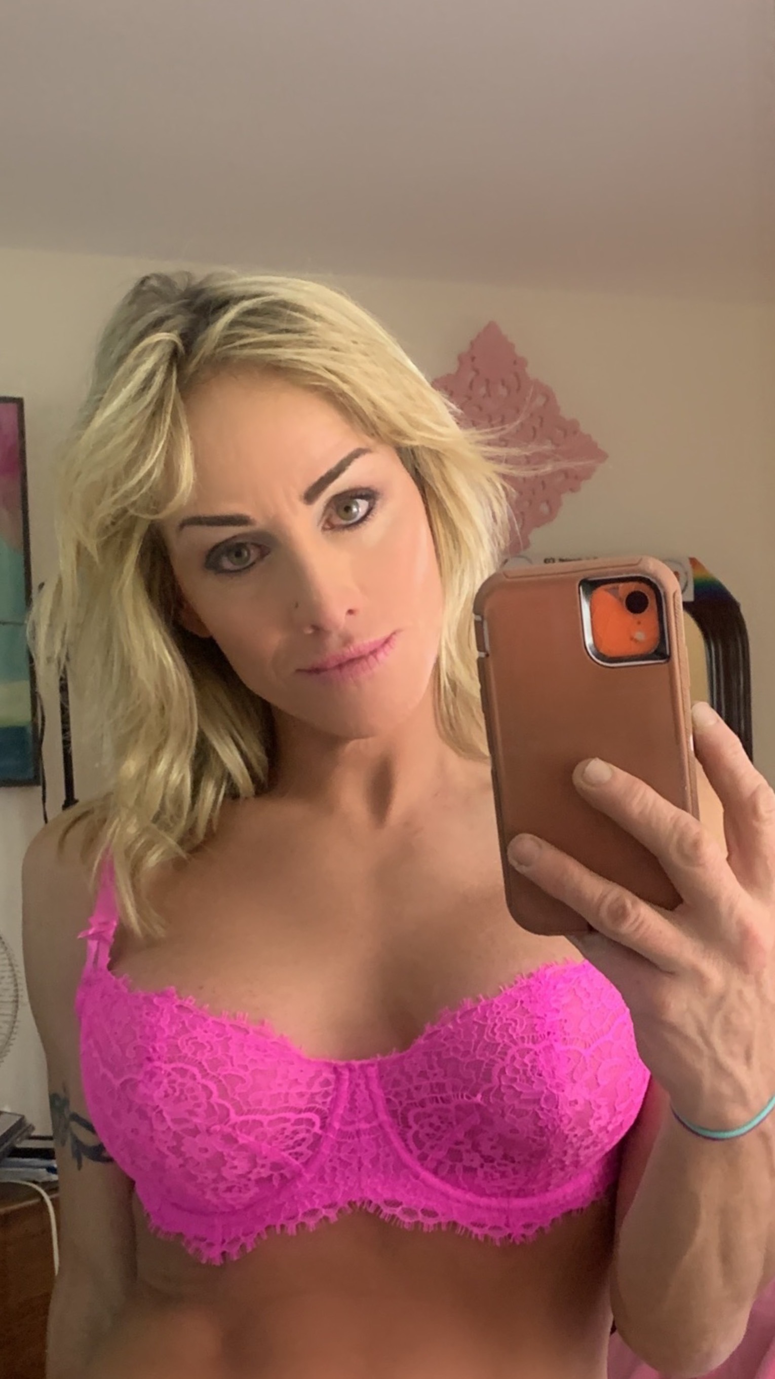 Becki Bottomz — trans creator from Boston | Find Her OF