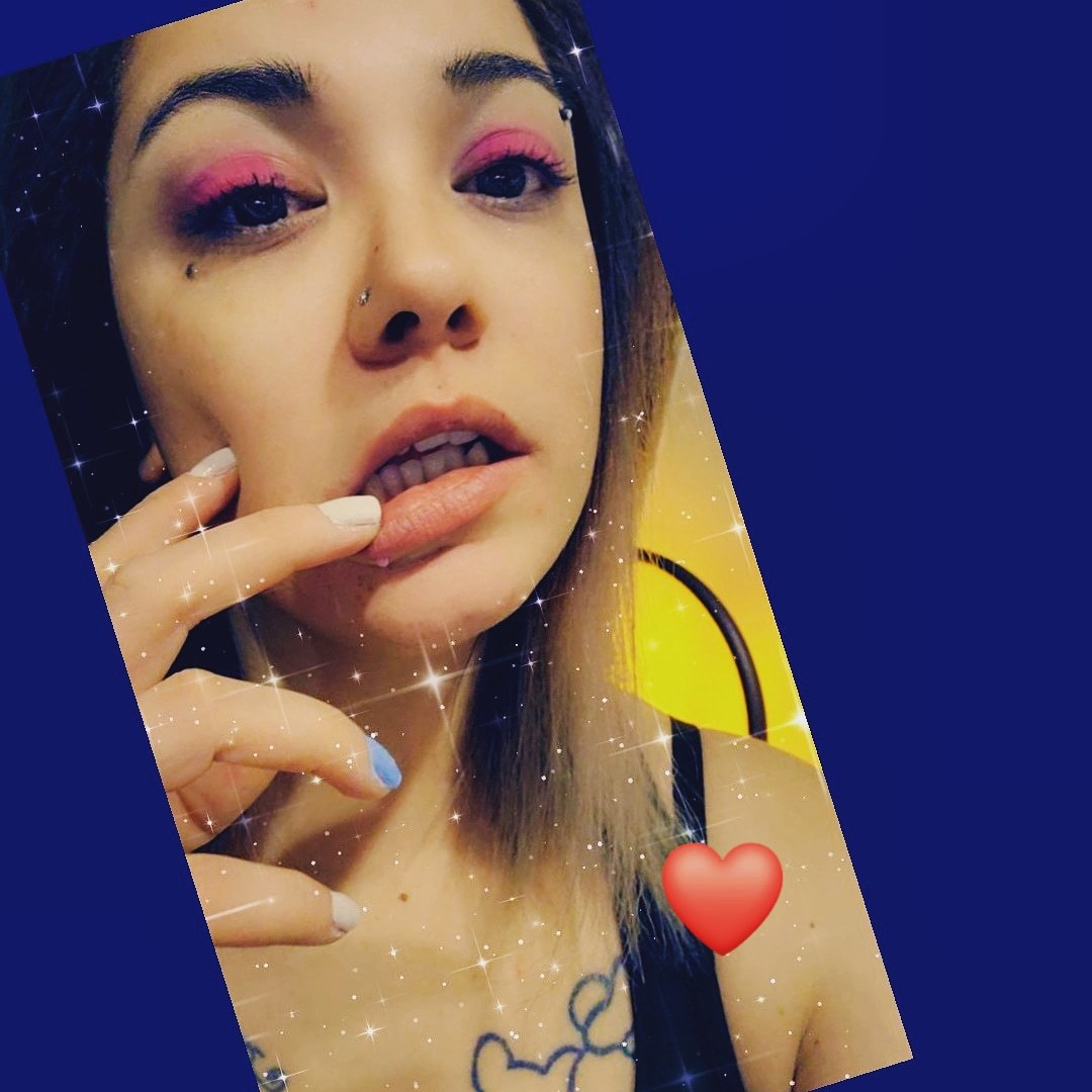 BONITA BONITA — teen, feet creator from Kenosha | Find Her OF