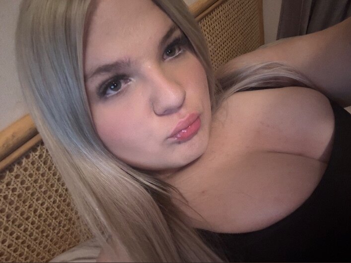 blondie🎀🏳️‍⚧️ — blonde, new creator from Johannesburg | Find Her OF
