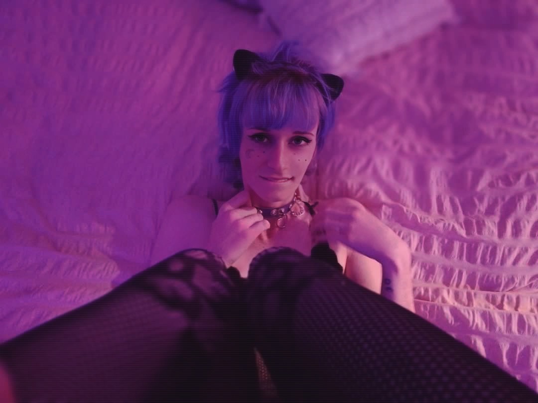 🏳️‍⚧️ Cassie Moans — couple creator from Bari | Find Her OF