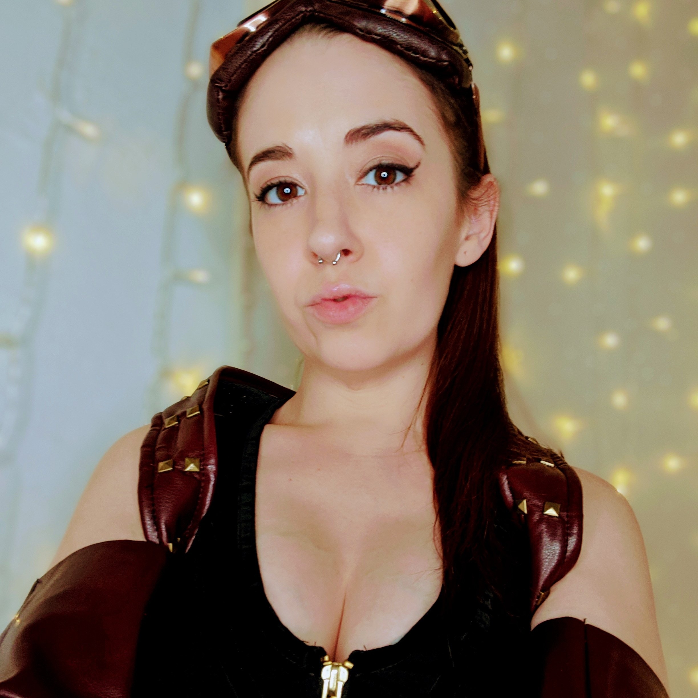 Domina Raze — teen, femdom creator from Kansas City | Find Her OF