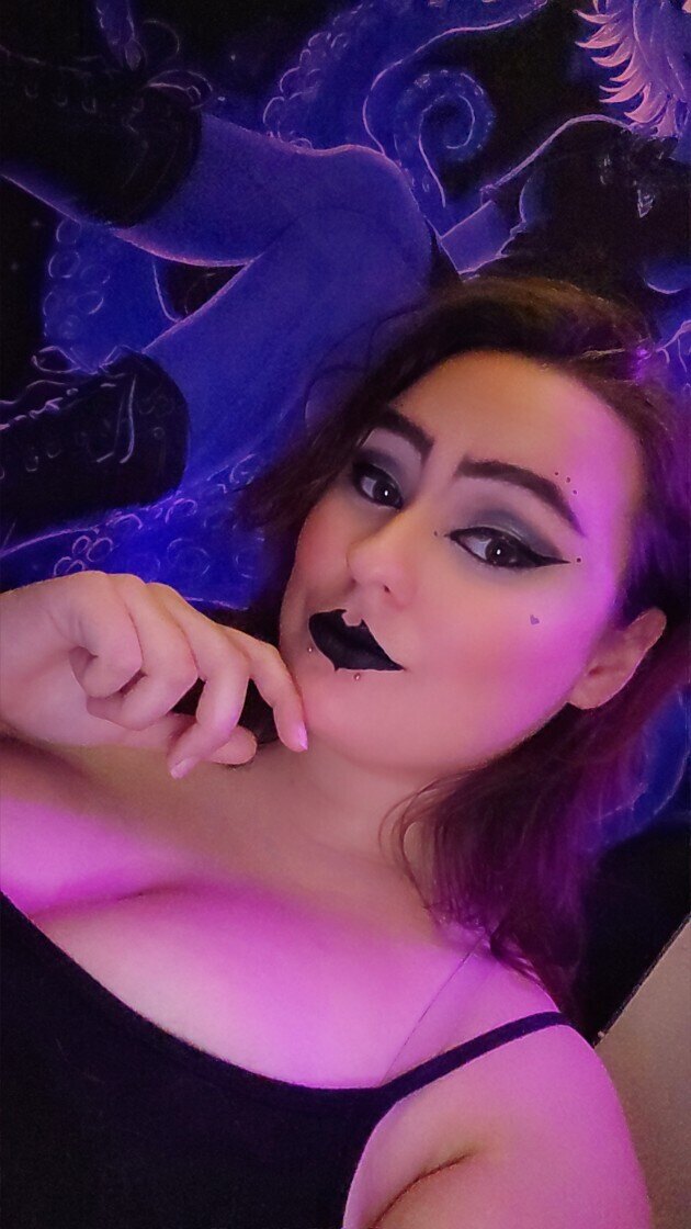 E-Thot Taz — goth, asian creator from Washington State | Find Her OF