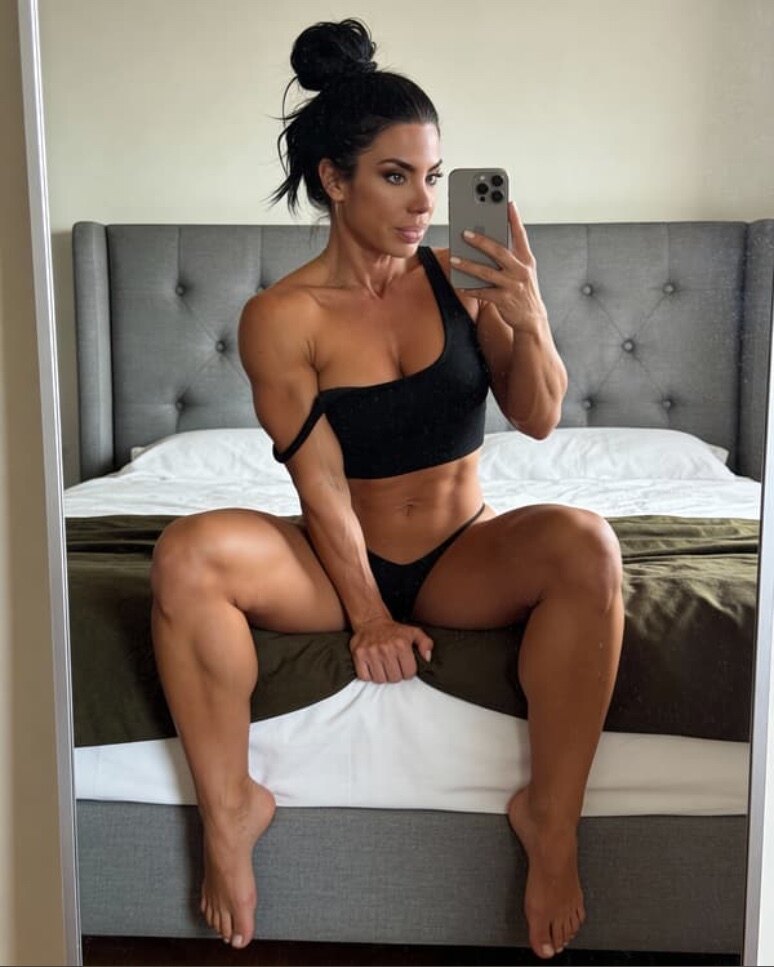 Elena Fox 🖤 Gym Girl Next Door — fitness, petite creator from Boston | Find Her OF