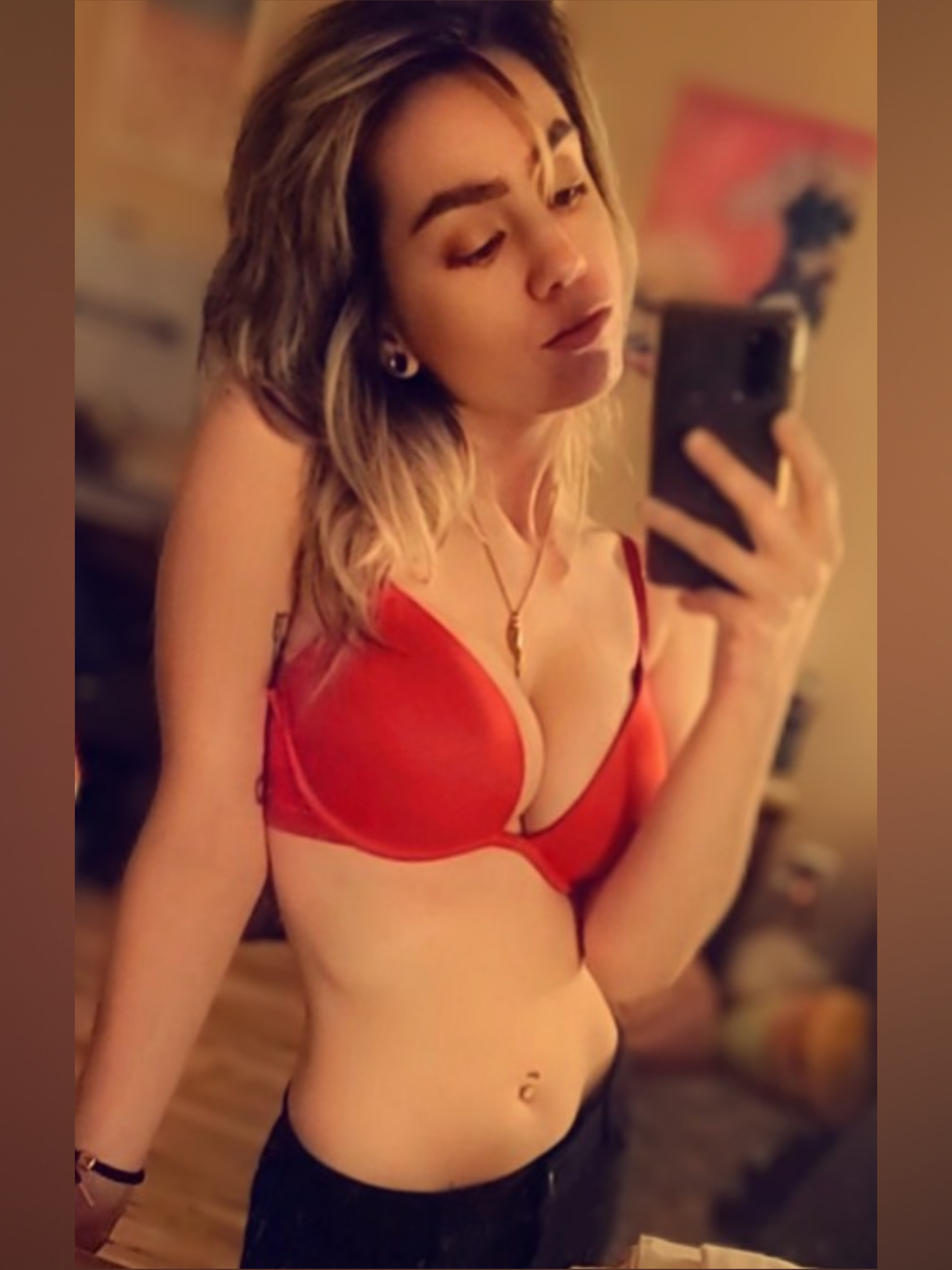 Emm Adams — feet, gfe creator from Tacoma | Find Her OF