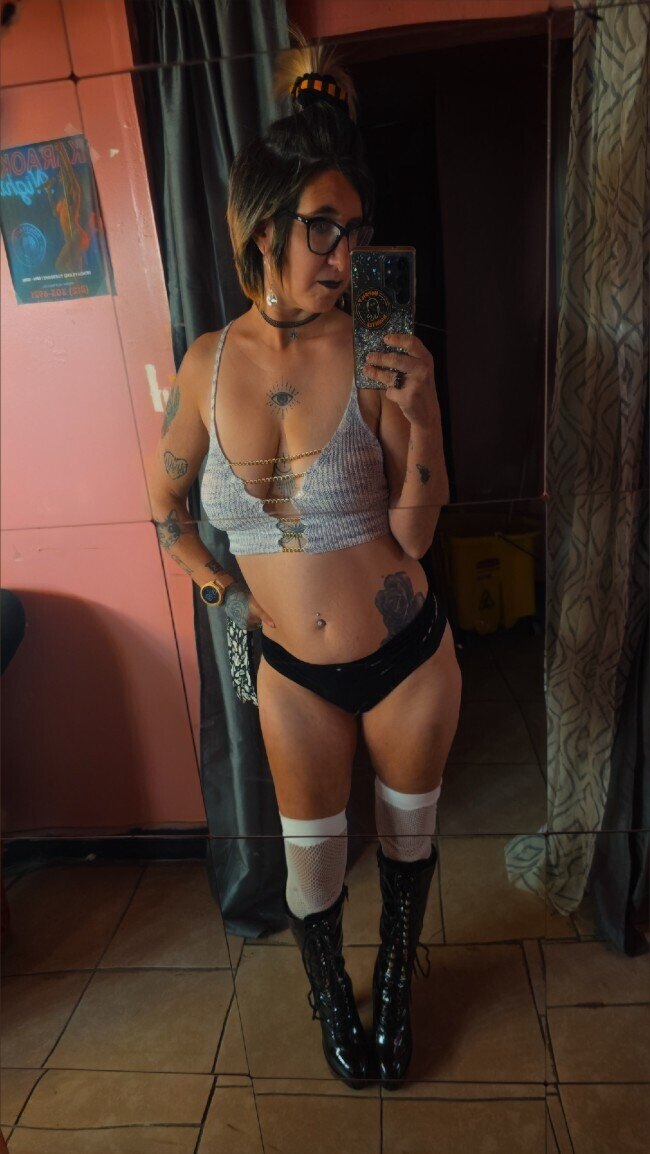 FeFe — asian, milf creator from Indiana | Find Her OF