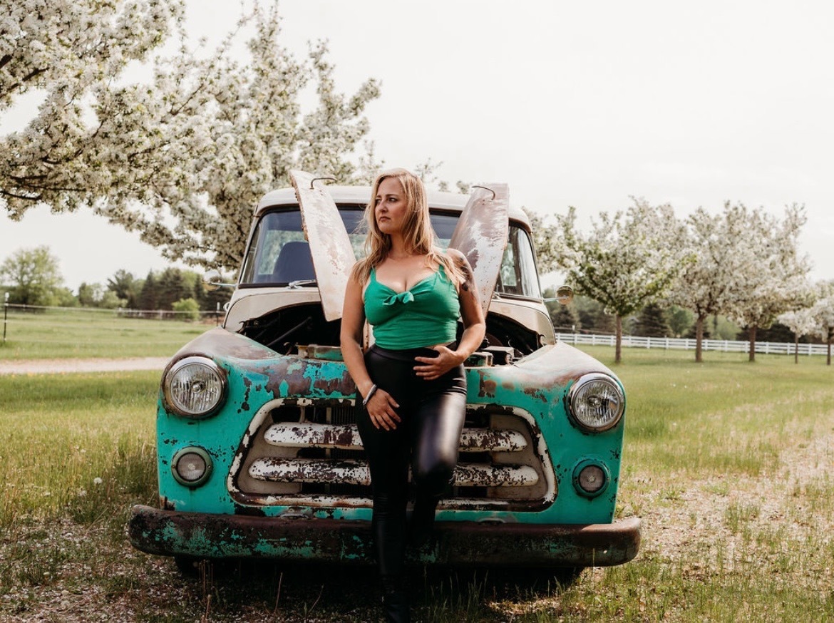 Elena Pears — couple, milf creator from Minnesota | Find Her OF