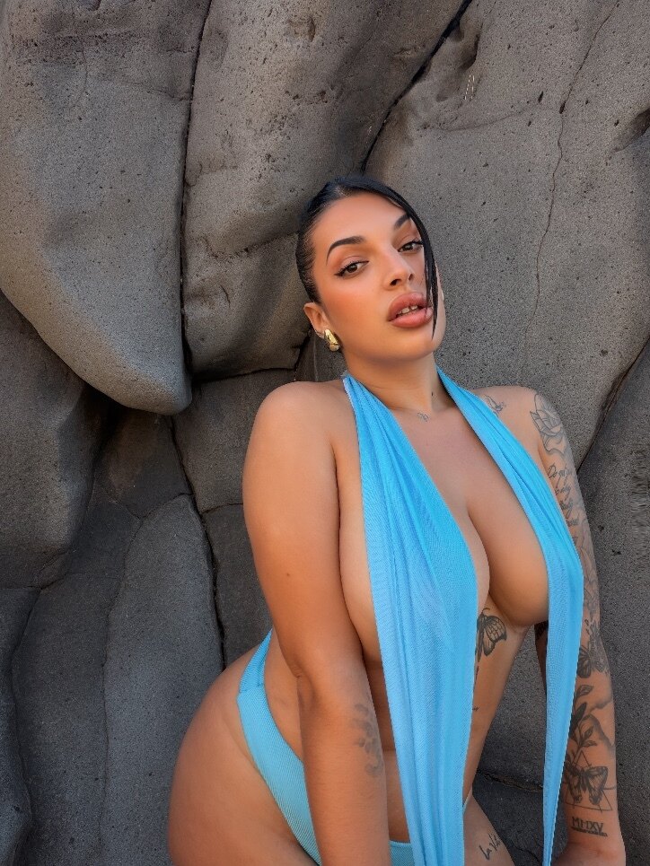 Giovanna Hdez — curvy creator from Santa Cruz de Tenerife | Find Her OF