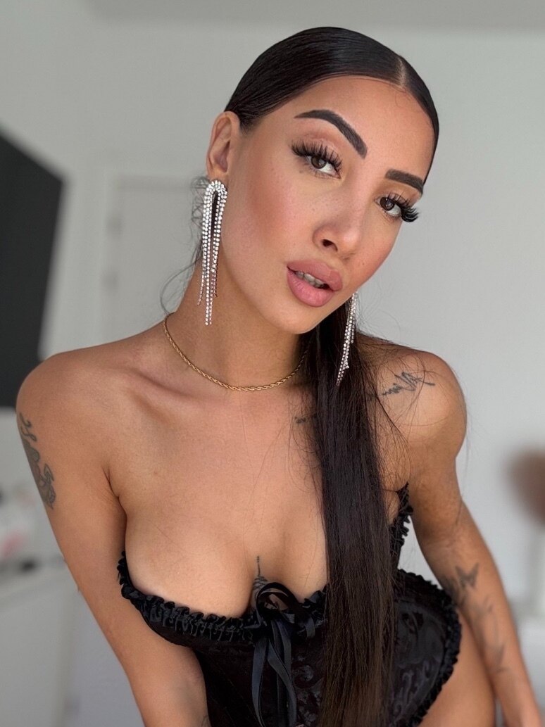 𝗚𝗜𝗦𝗘𝗟𝗟𝗘 𝗖𝗔𝗘𝗧𝗔𝗡𝗢 ⭐️ — latina, curvy creator from Iași | Find Her OF