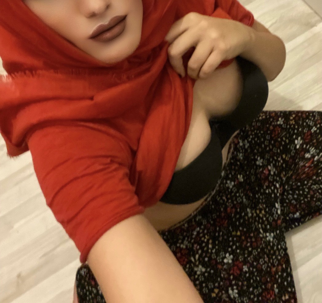 🧕🏻Hijab Princess (@hijabbgirl) — feet, femdom creator, 0 likes, 937 photos