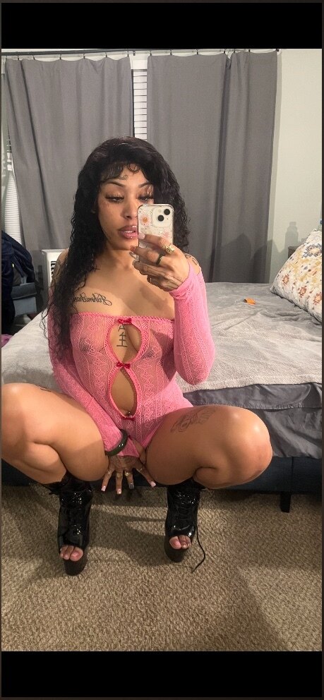 Miss Honey Bun — joi, feet creator from Tacoma | Find Her OF