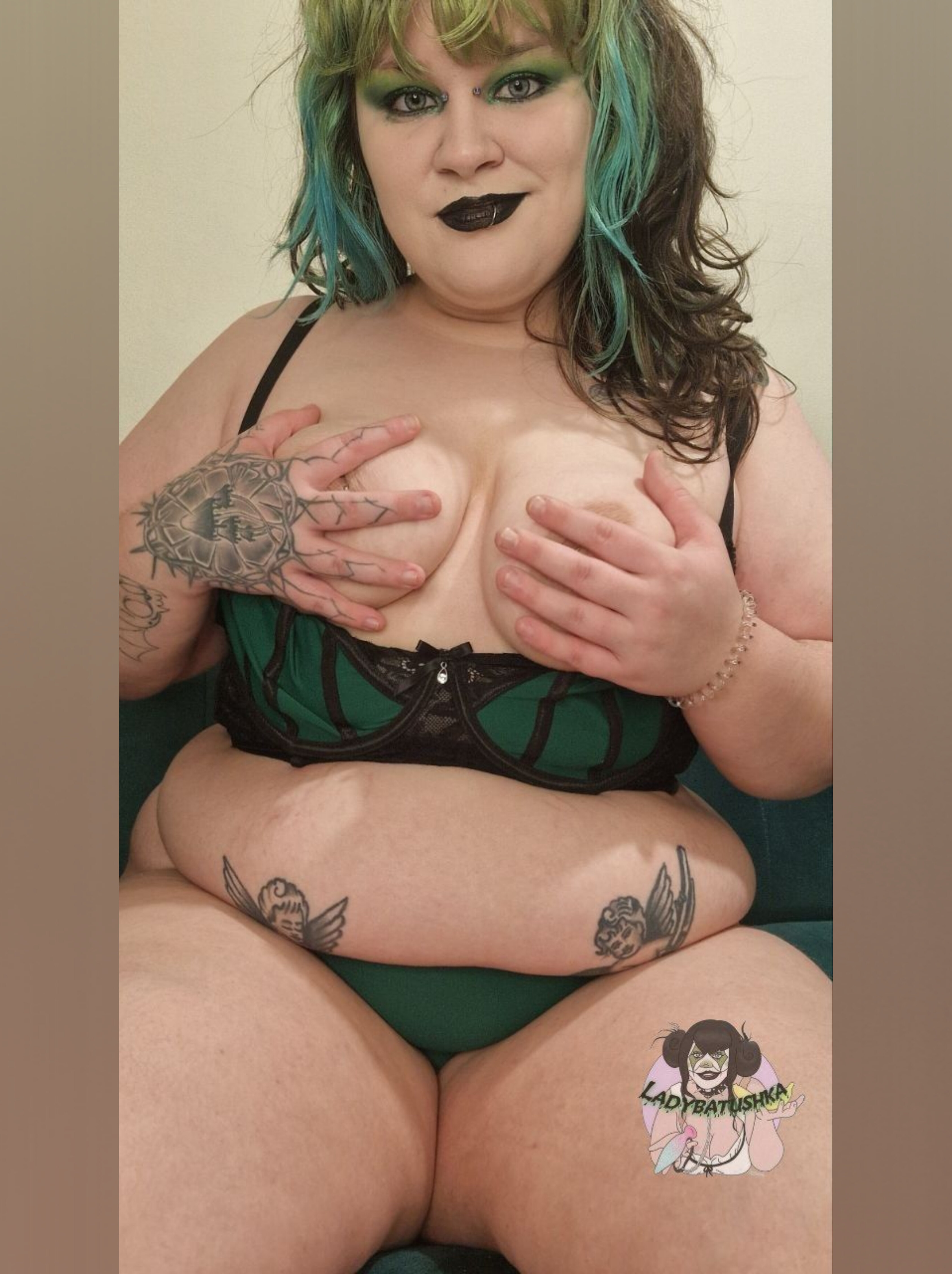 Megan — curvy, feet creator from Norfolk | Find Her OF