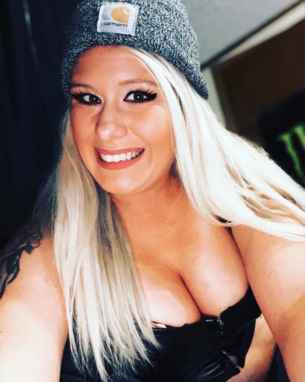 Laura Aura — bdsm creator from Chattanooga | Find Her OF