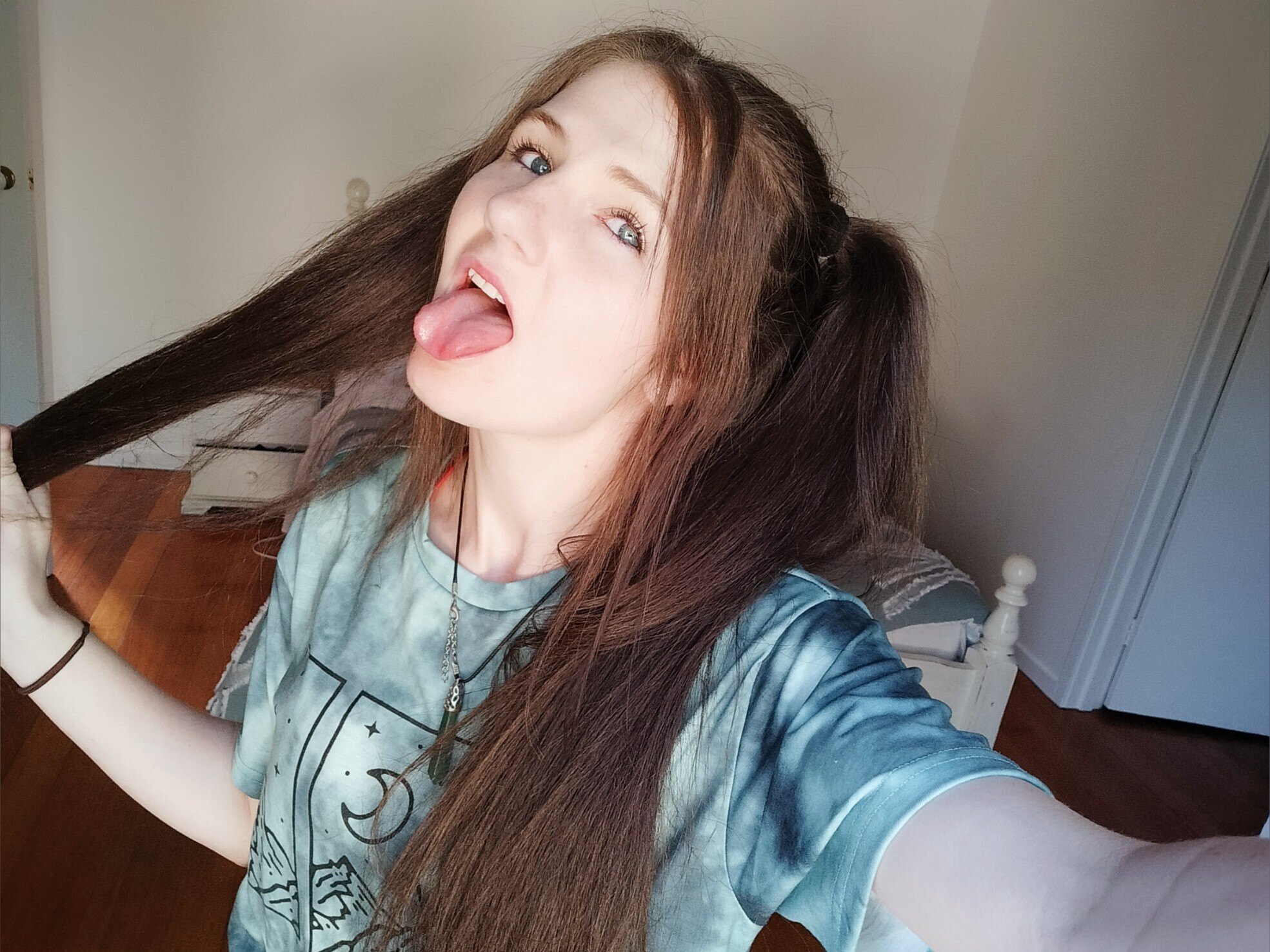 Laura 😘 — couple, e-girl creator from Melbourne | Find Her OF