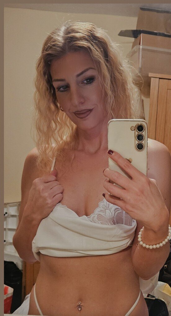 Misslivewire — fitness, blonde creator from Warrington | Find Her OF