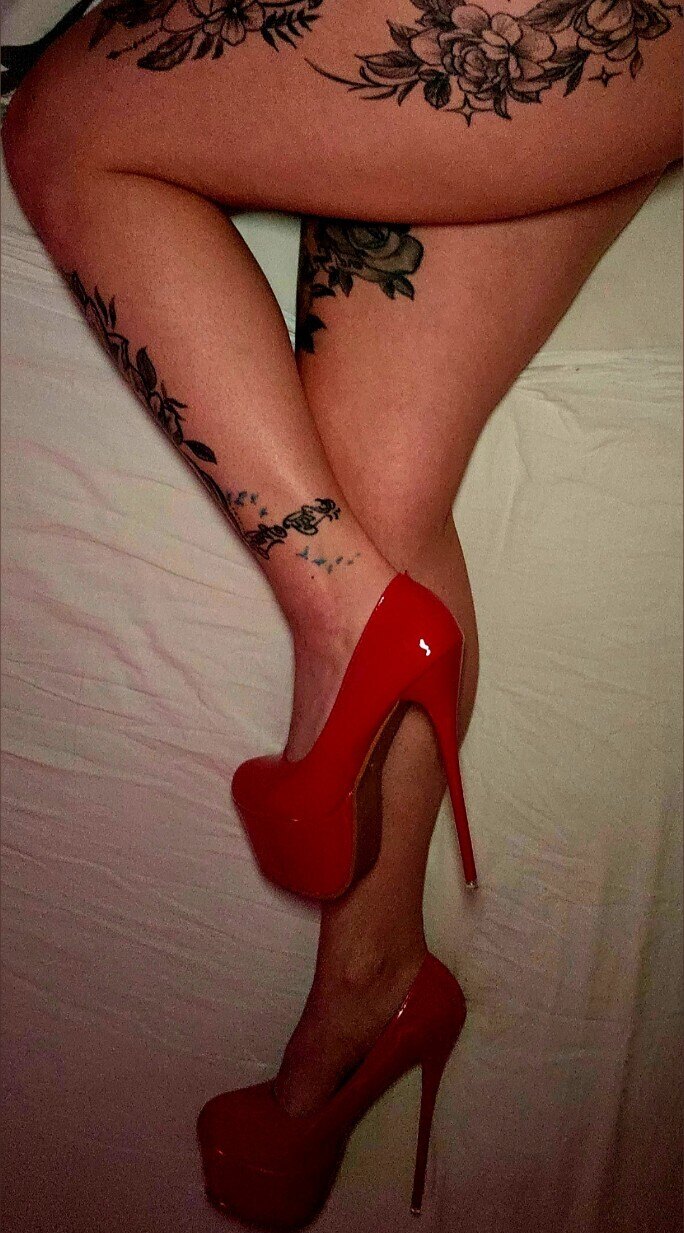VelvetHeels — asian, free creator from Budapest | Find Her OF