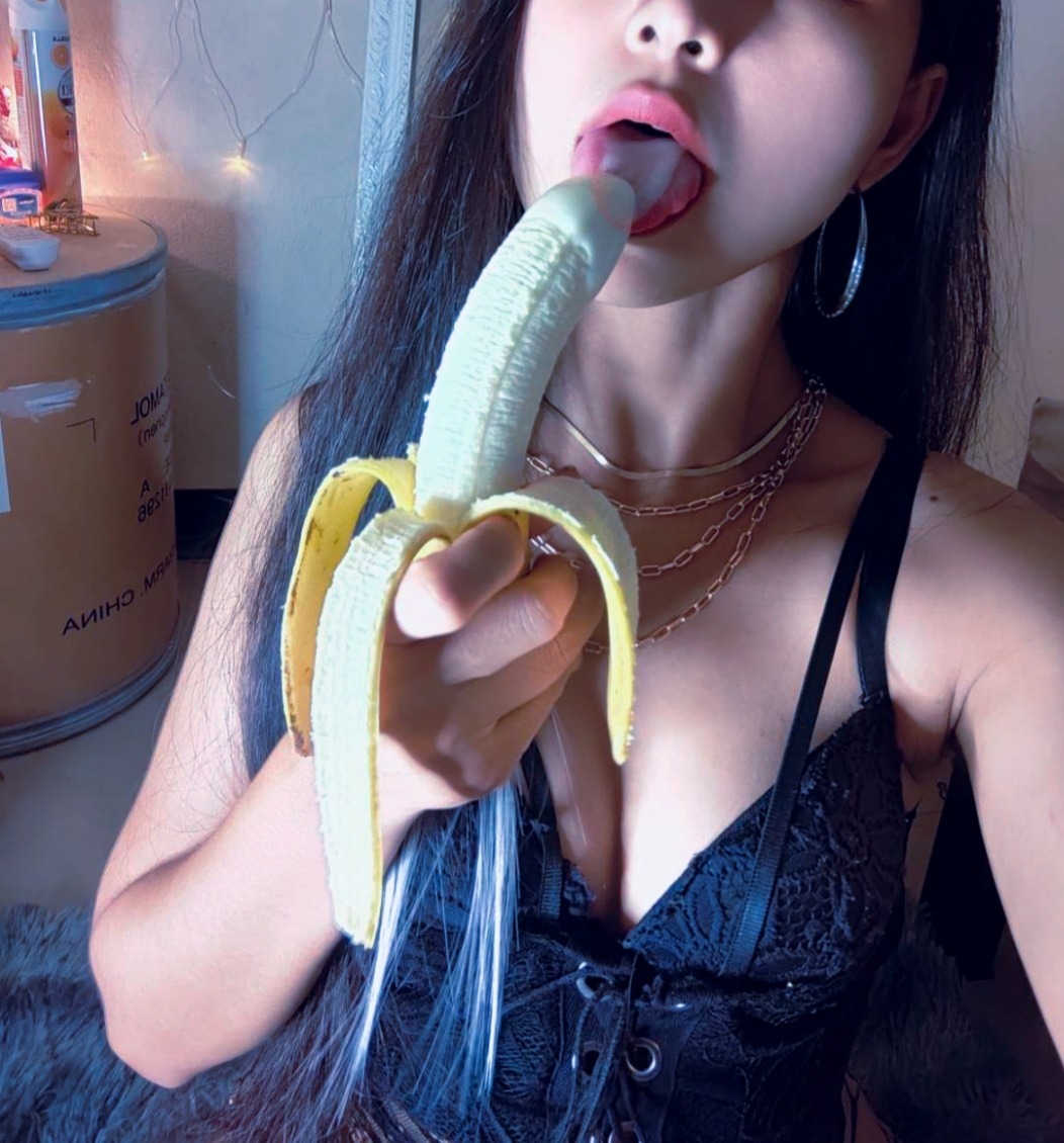 Minnie🍑🍰💋 — cosplay, feet creator from Quito | Find Her OF