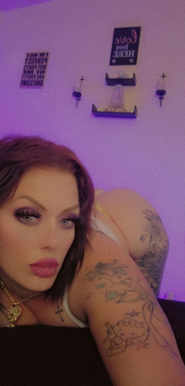 BLUE.EYES.THICK.THIGHS OnlyFans creator from Fresno