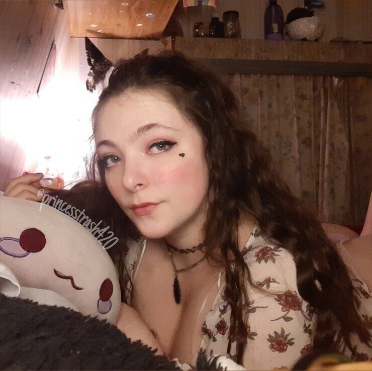 PrincessTrashFree🧚‍♀️ — joi, cosplay creator from Washington State | Find Her OF