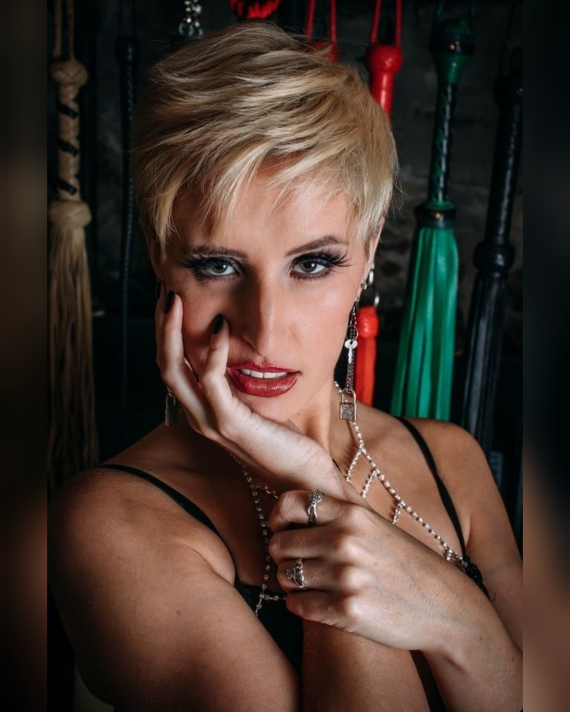 Robyn-Wood — tattoo, bdsm creator from Cincinnati | Find Her OF