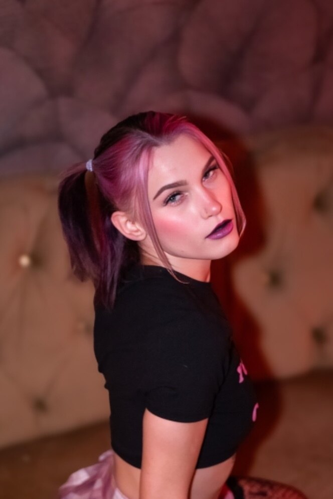 Emily Rose — goth, feet creator from Athens | Find Her OF