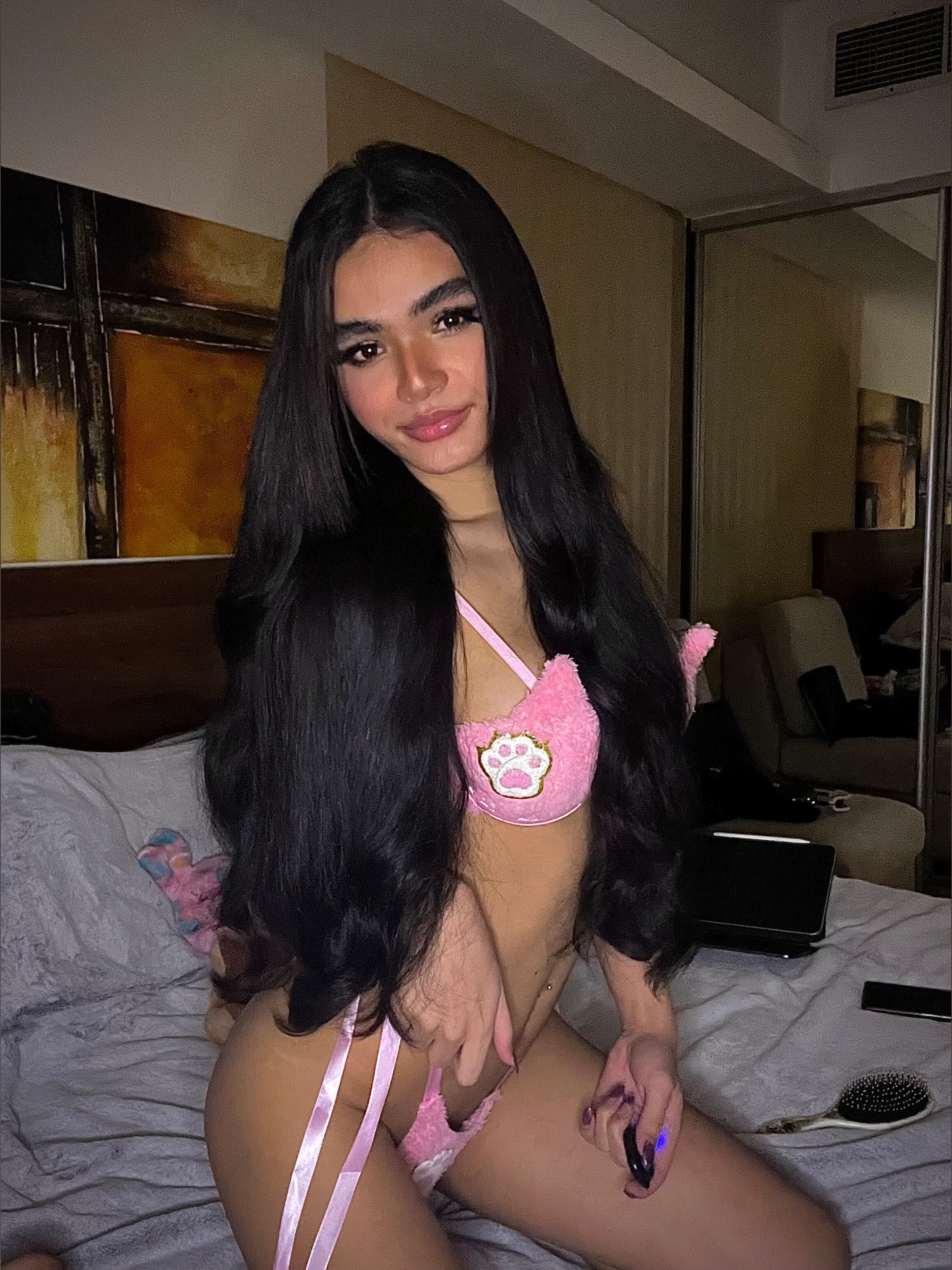 Shachalisa — teen, uk creator from Pattaya | Find Her OF