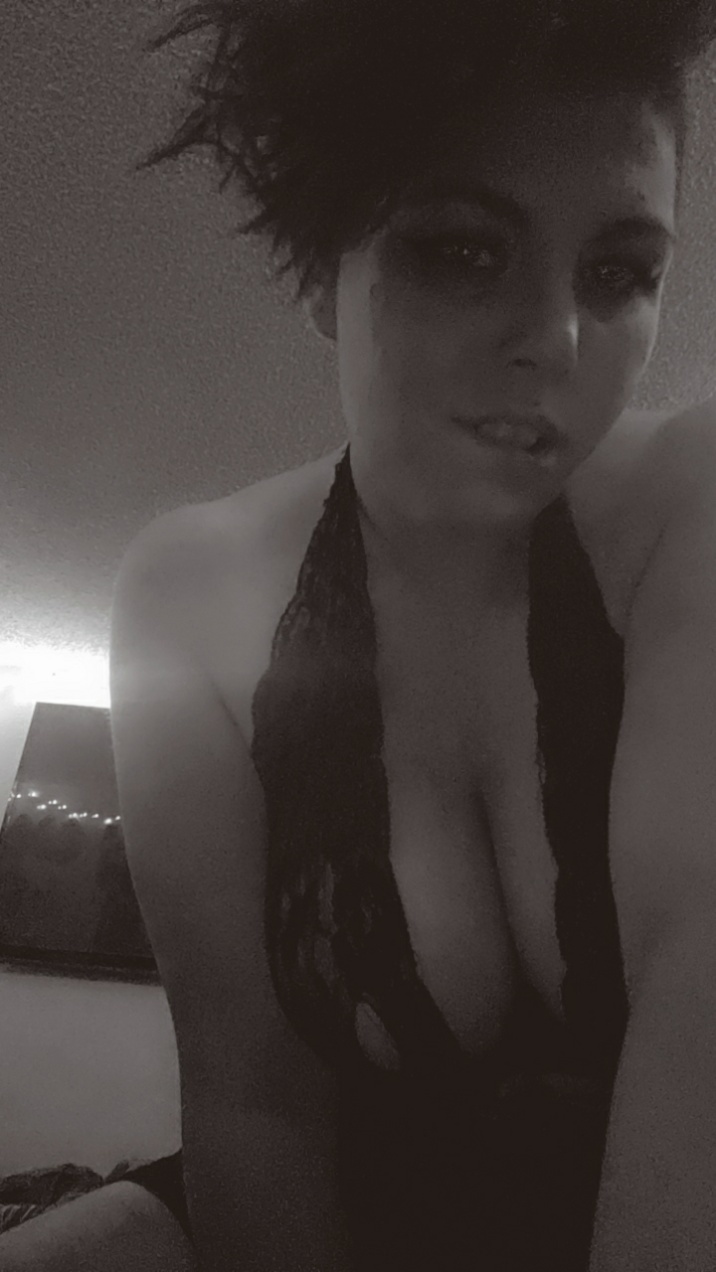 Shara Wright — tattoo, curvy creator from Salt Lake City | Find Her OF