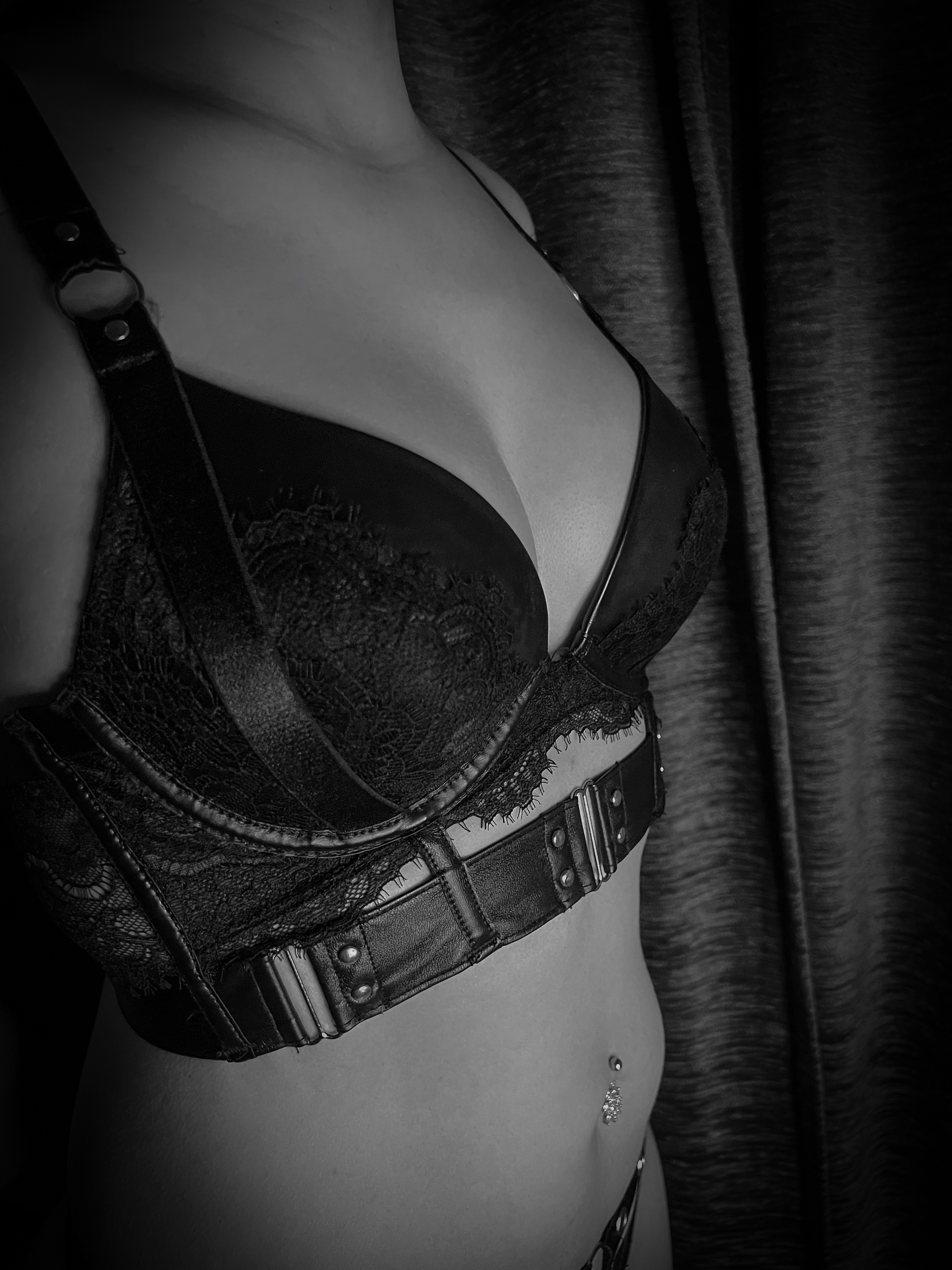 Shinywetlook_womanVIP — couple creator from Liège | Find Her OF