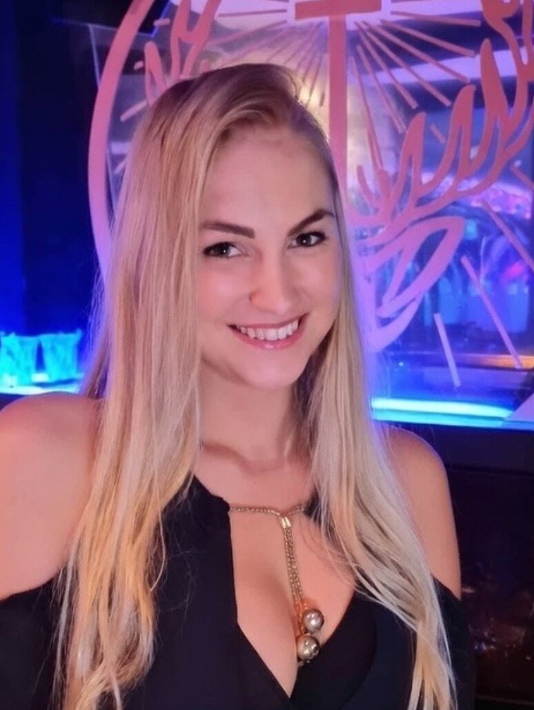 Elise💞The Butt Princess💞 (@siswet19) — couple, sex-toys creator, 615,276 likes, 2318 photos