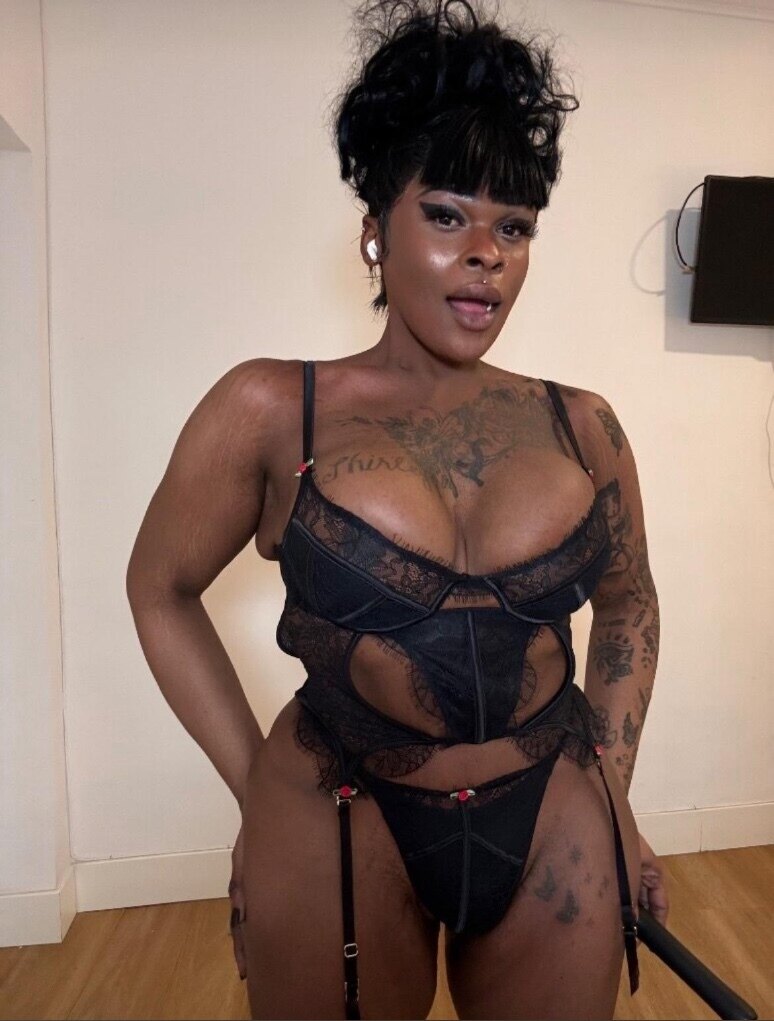 Smmaya🟢 — bdsm creator from Madrid | Find Her OF