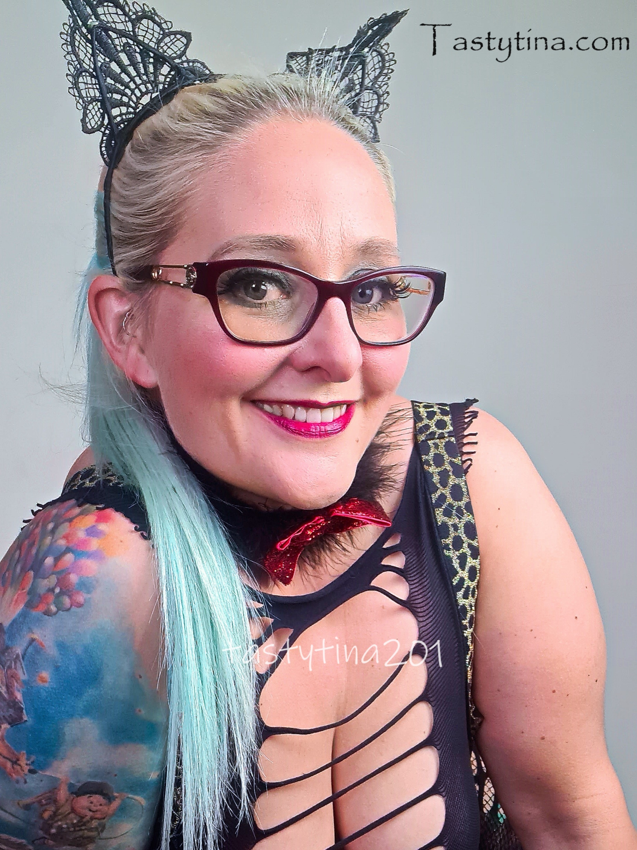 🍑 Tasty Tina 🍾Indecent!  🧁 — blonde, curvy creator from Reno | Find Her OF