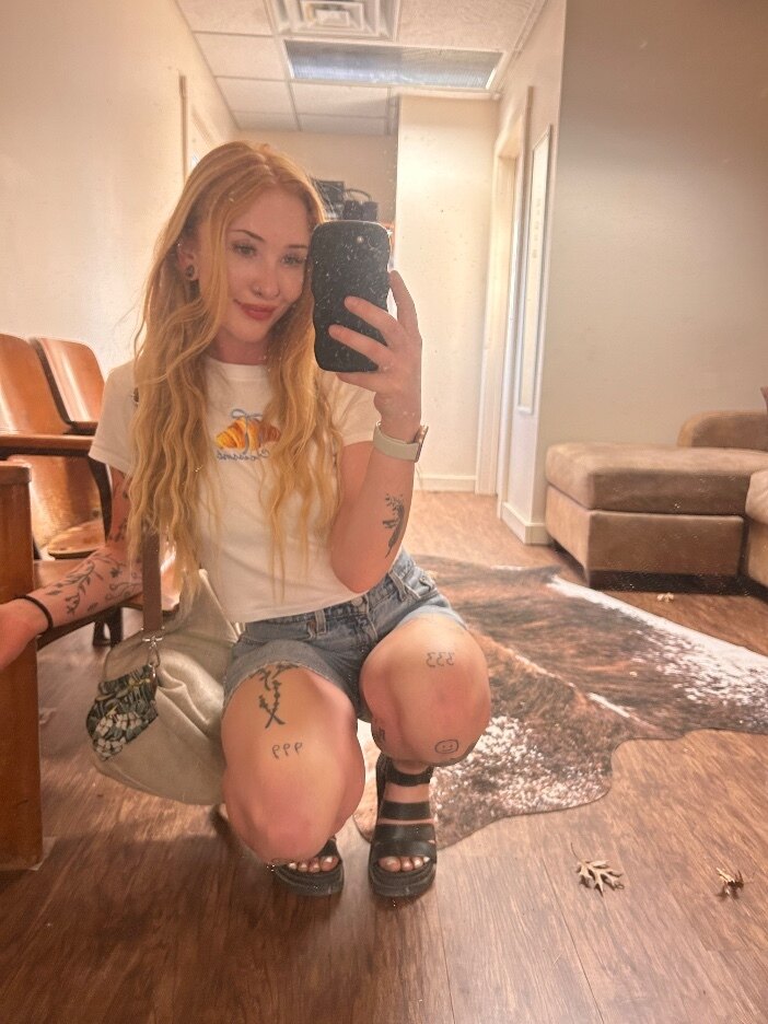 jess — couple, solo creator from Kansas | Find Her OF