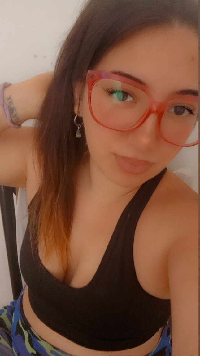 Roxanne 🦊 — solo, latina creator from Riga | Find Her OF