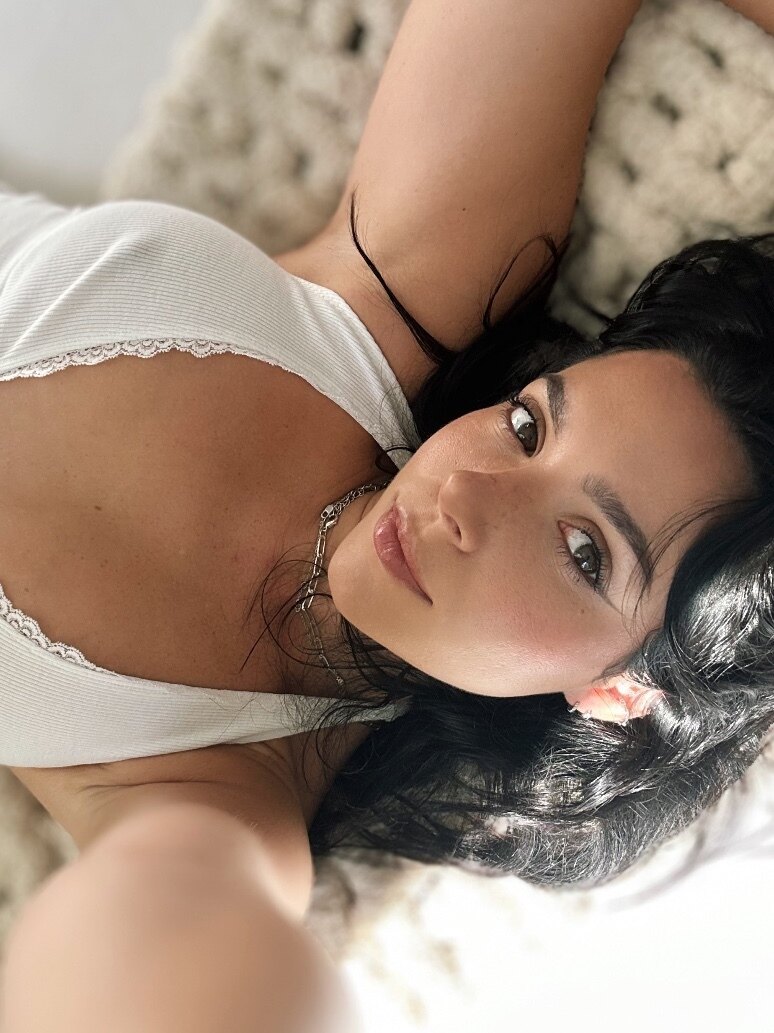 Rae 😋 (@xxraeted) — hottest creator, 2,311,590 likes, 19053 photos