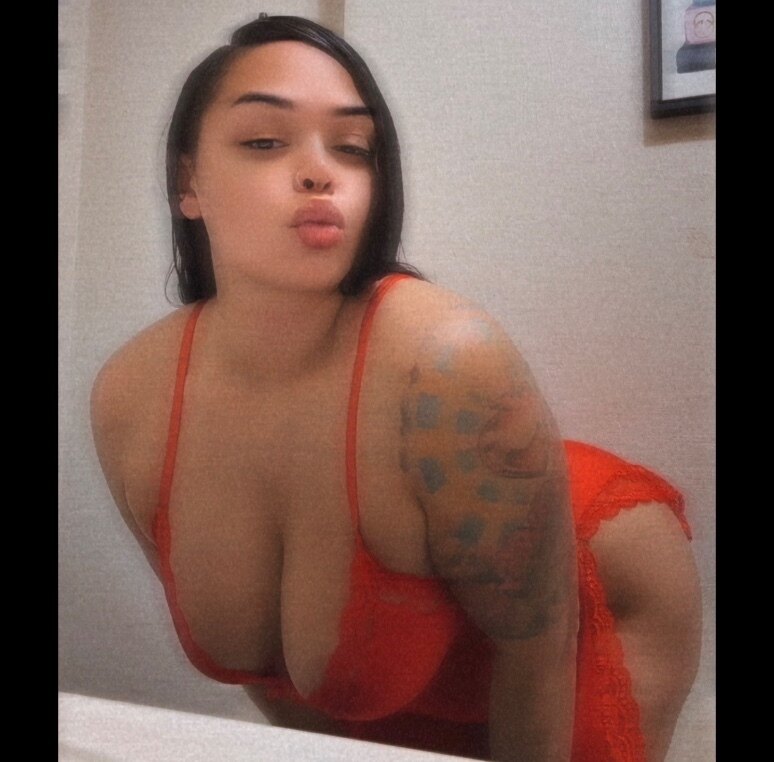 Yasmine 😻💎💦 — feet, bdsm creator from Milwaukee | Find Her OF